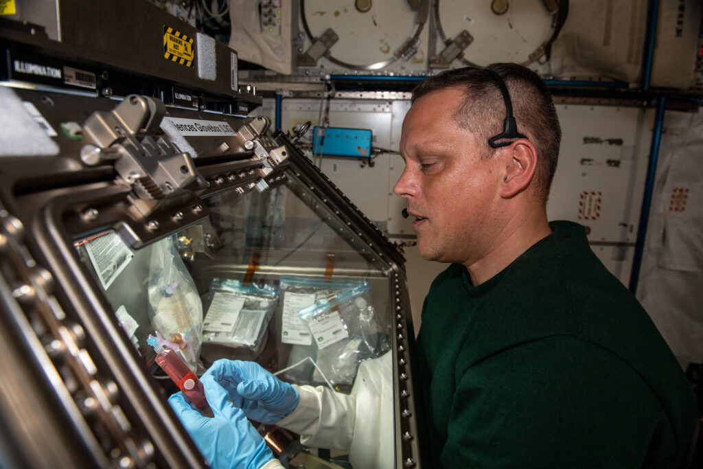NASA Space Station Update 12 August, 2022 – Skin Healing and Preparing for a Spacewalk